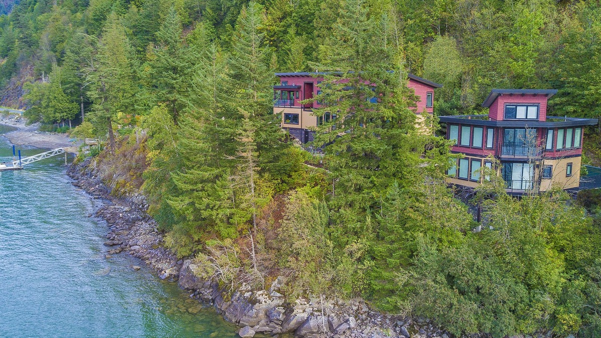 Harrison Hot Springs Cabin | "The Lodge on Harrison Lake" Main Residence