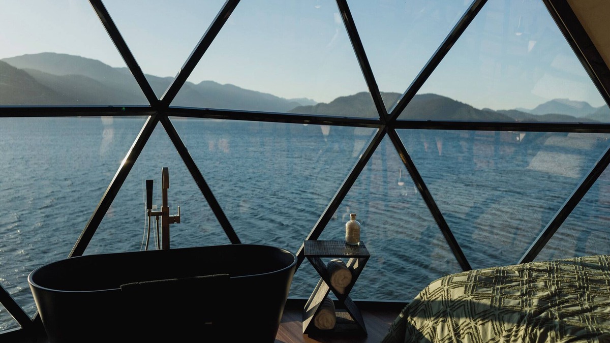 Harrison Hot Springs Cabin | "The Lodge on Harrison Lake" Geodome