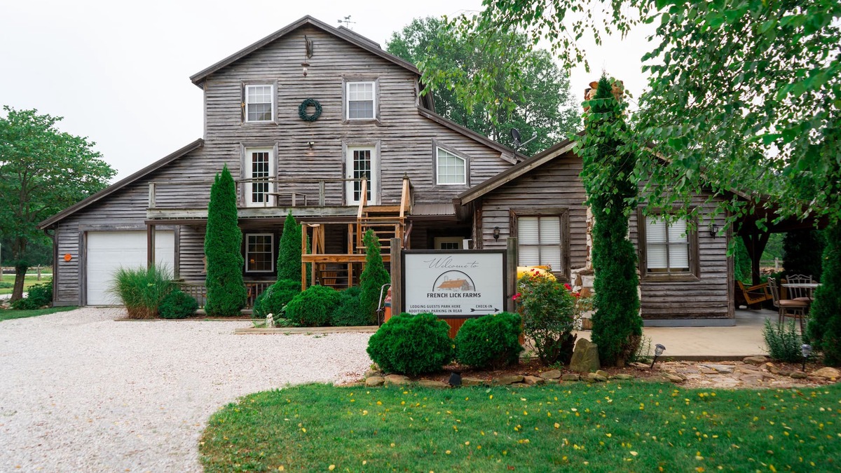 West Baden Springs Cabin | The Lodge - Cozy farm stay with hot tub & breathtaking views 10 min to FL & WBS