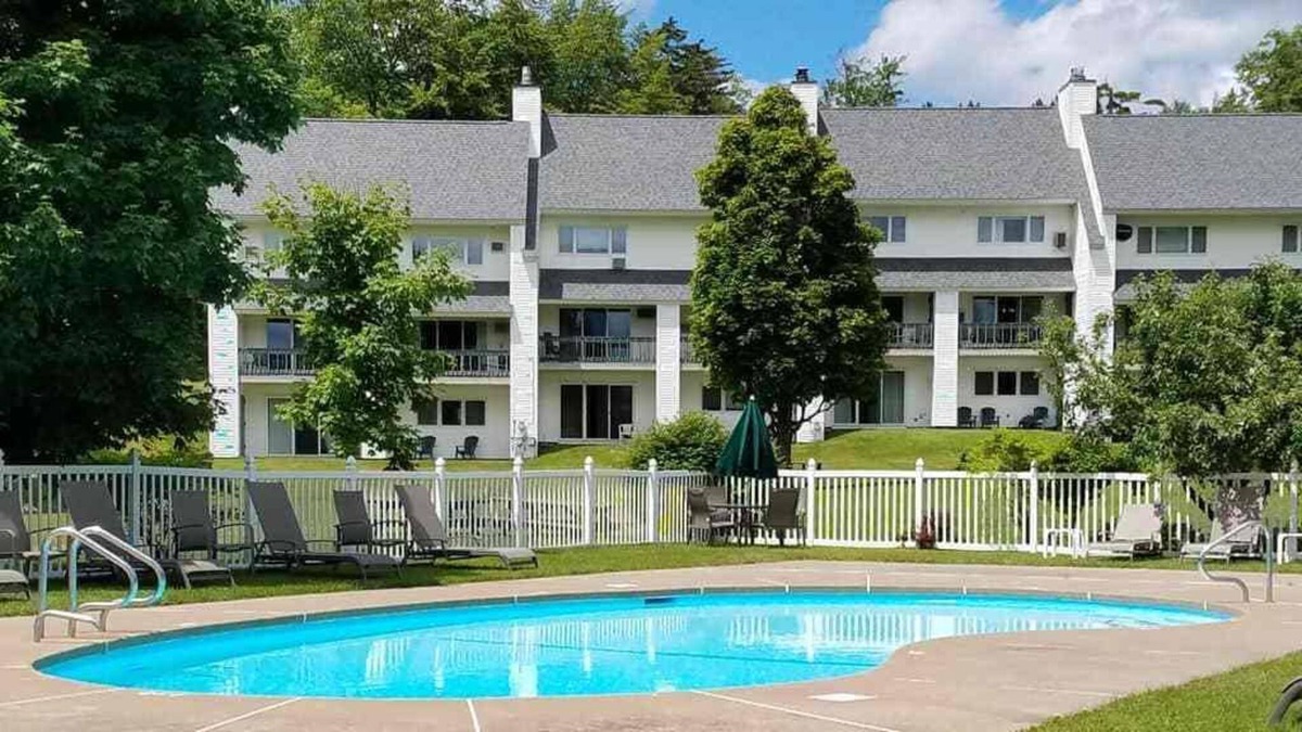 Stowe Area Condo | The Lodge condo at Mt. Mansfield in Stowe - Ski-in / Ski out - Pool - Tennis-A/C