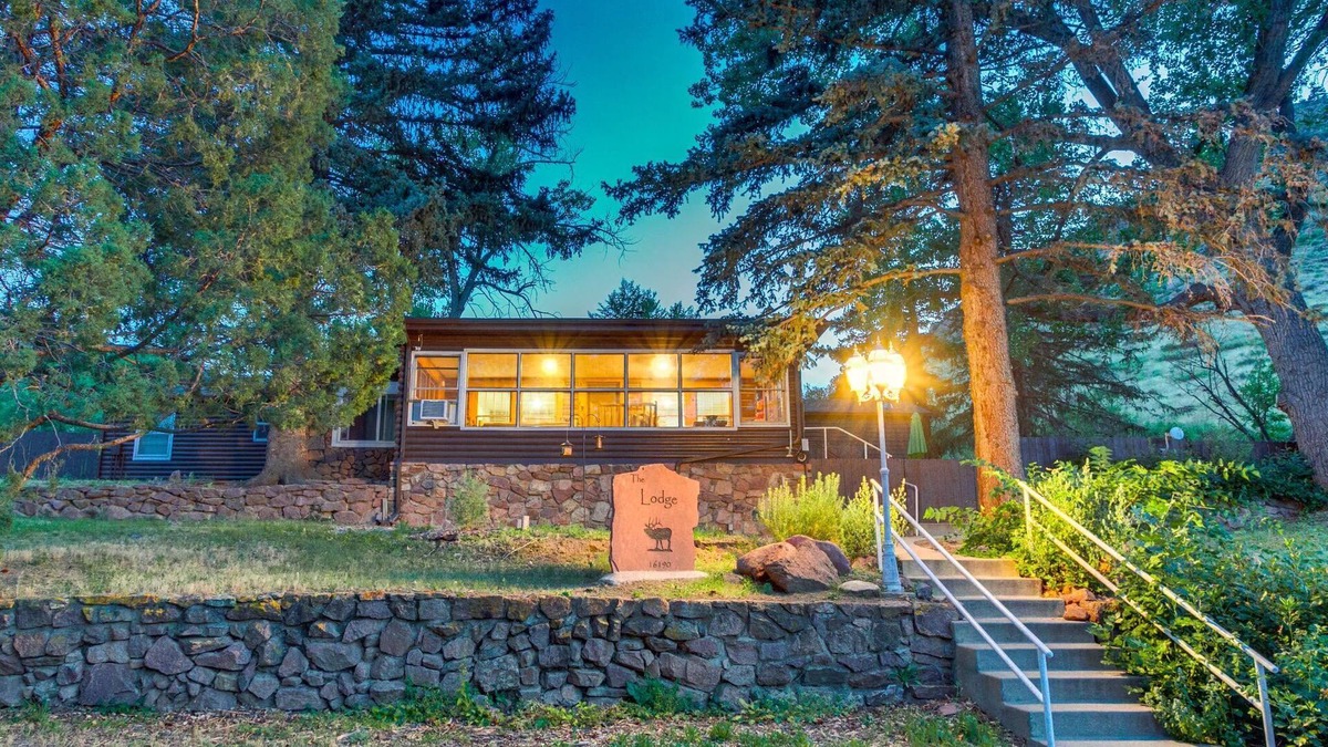 Lyons Cabin | The Lodge-HOT TUB*Fireplace*Group Winter Getaway*