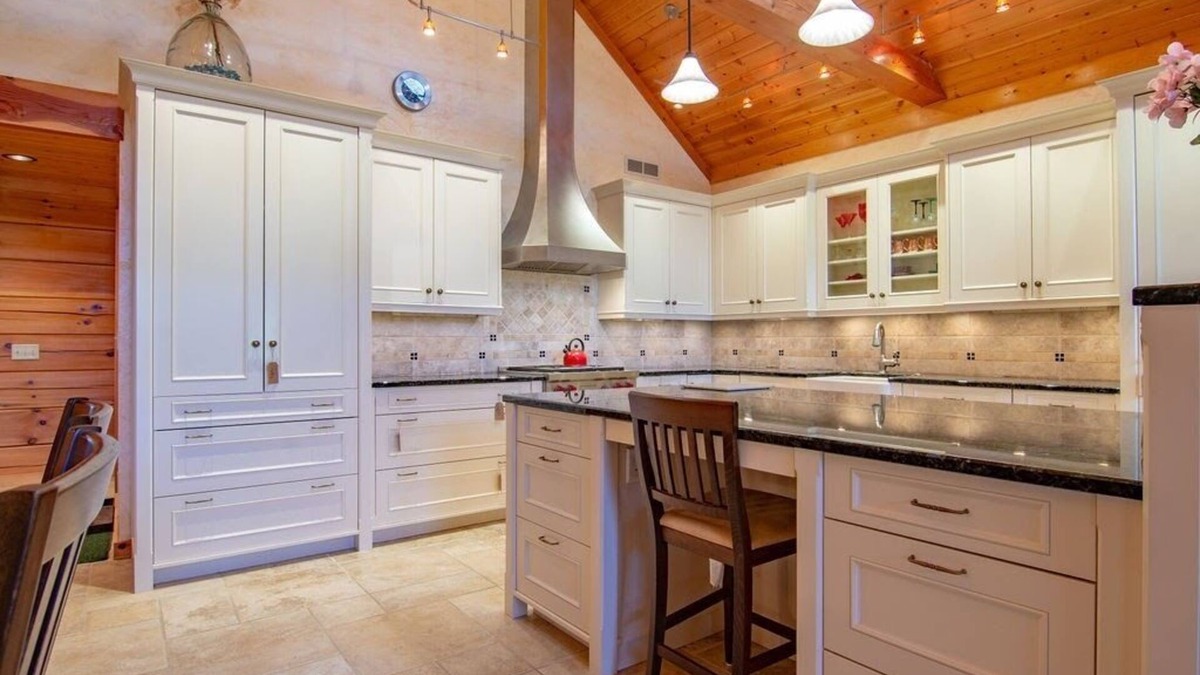 Minocqua House | The Lodge on Big Crawling Stone lake