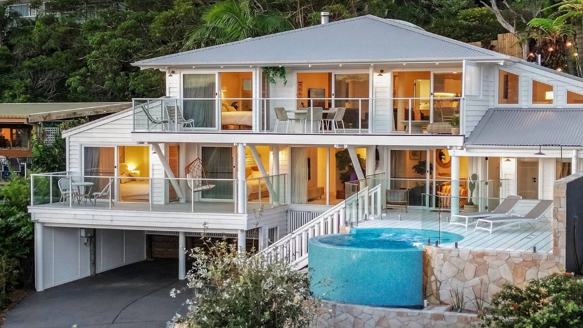 Copacabana House | THE LODGE Pool, incredible views, stroll to Copacabana Beach