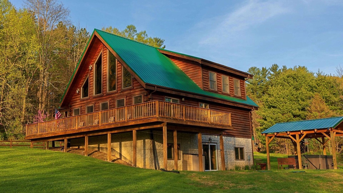 Logan Cabin | The Lodge with hot tub and 40-acre trails
