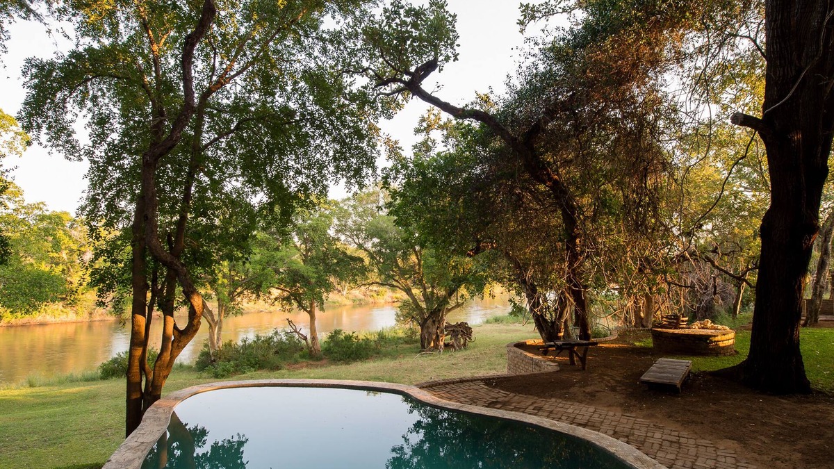 Maruleng Cabin | The Lodge can sleep up to 12 guest at this low rates.