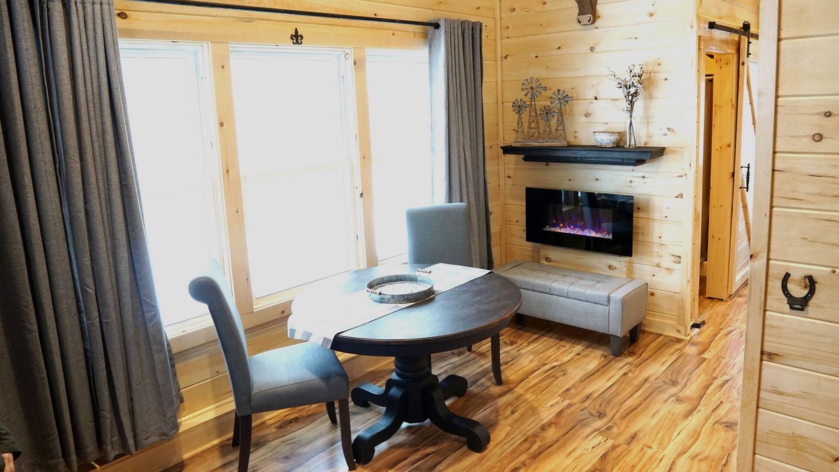 Stanley Cottage | The Loft at Blue Sky Ranch: Perfect for Couples!