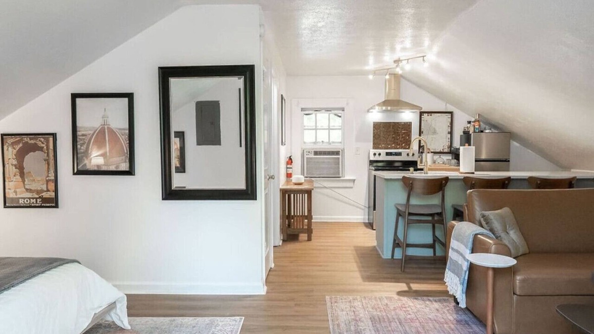 Columbus House | The Loft at Park Place Cozy Studio on the Park