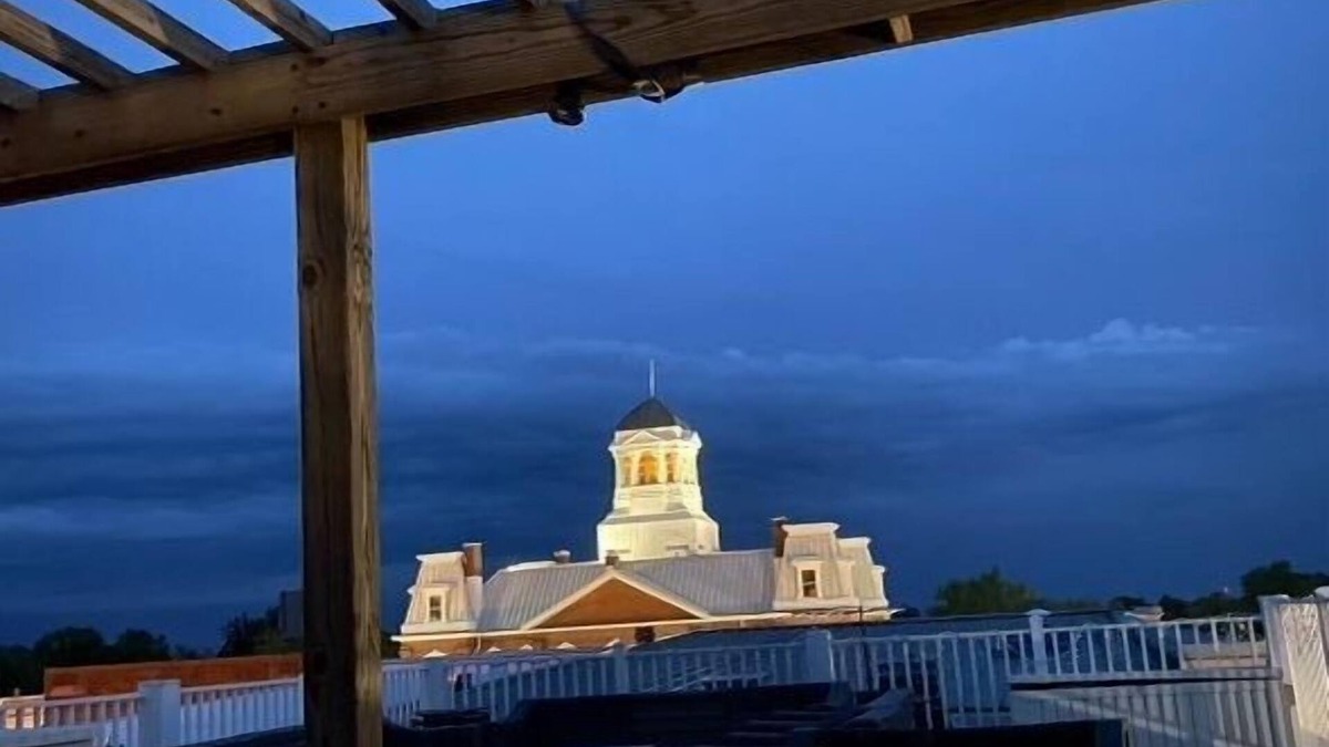 Versailles House | The Loft of the Rooftop | Excellent Views | Rooftop Lounging | Sleeps 6