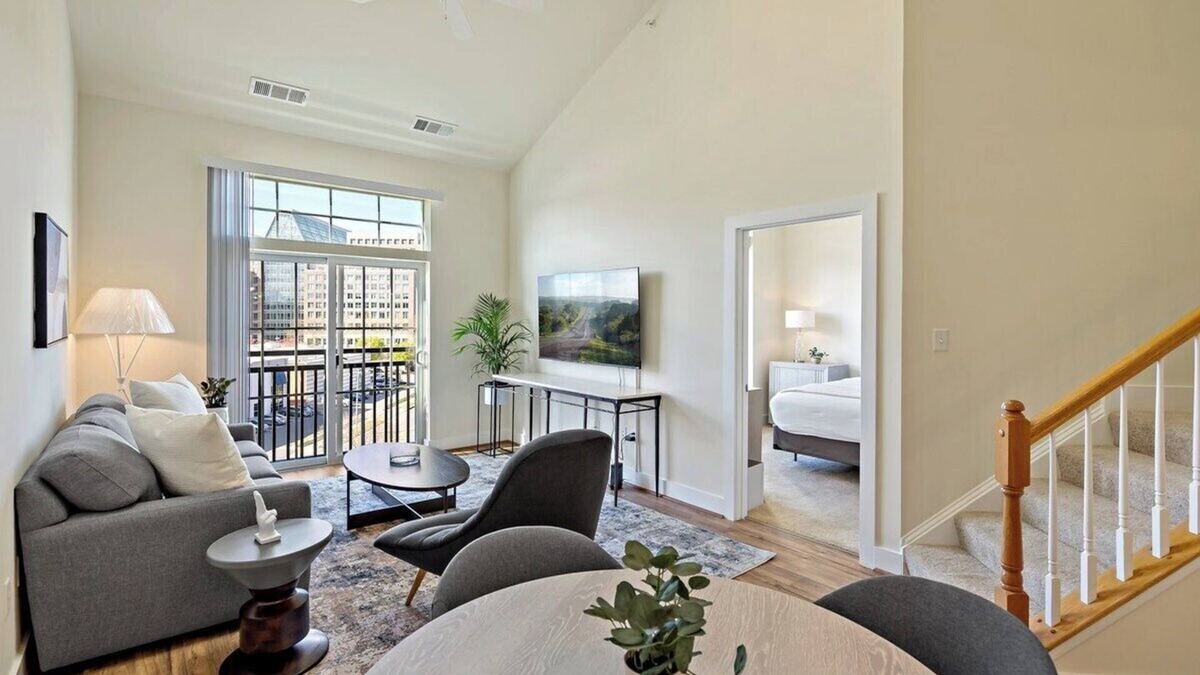 Eisenhower East Apartment | THE LOFT | Relax | Cozy | Old Town | 2 Bedrooms