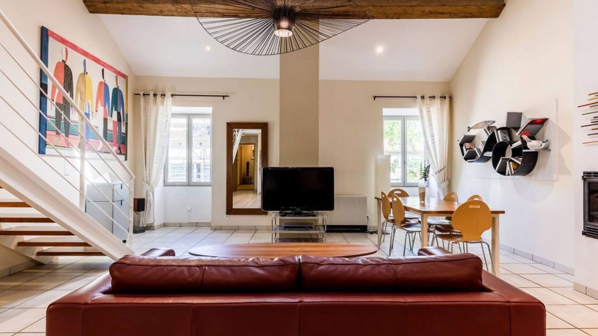 Villeneuvette Apartment | The loft spirit design