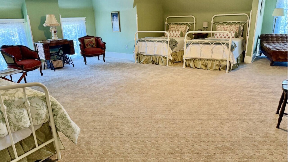Guthrie Bed & Breakfast | The Logan Room at The Judges Chambers