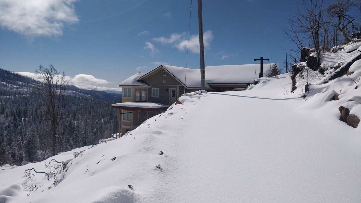 Fish Camp House | The Logger's Retreat at Yosemite - Epic Views! - Family-Friendly - Hot Tub!