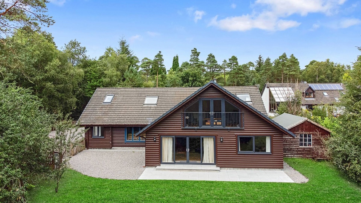 Torlundy Cabin | The Logs