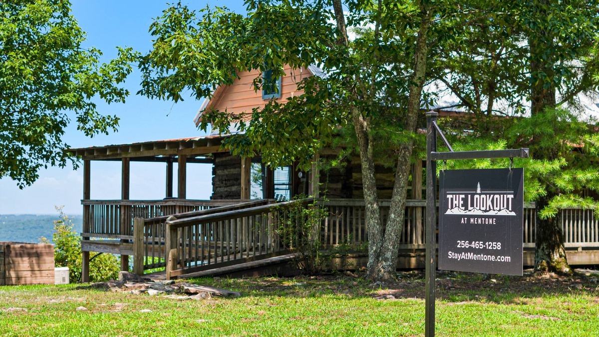 Mentone Cabin | The Lookout at Mentone-log cabin with hot tub & amazing views!
