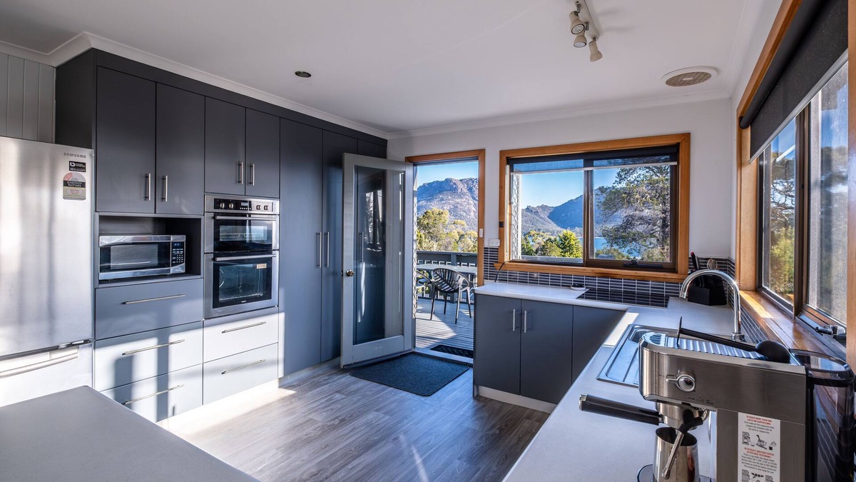 Coles Bay House | The Lookout