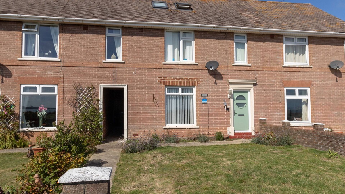Wyke Regis Cottage | THE LOOKOUT -THE HOUSE WITH A VIEW, pet friendly in Weymouth