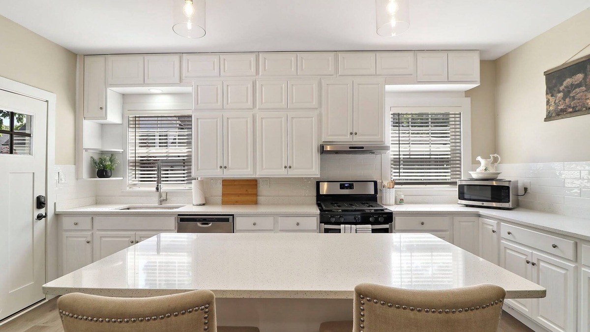 Lake Geneva Apartment | The Lower Deck - Geneva Lakefront Views |Public Beach Accross the Street |Large Deck w/Views |Grill