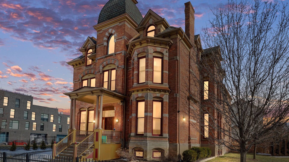 Midtown Condo | The Lumber Baron's Downtown Mansion 3BR/2.5BA Top Floor Penthouse