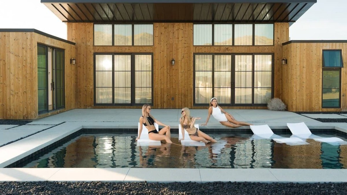 Panorama Heights House | The Lunawood - Lux Home Pool and Spa