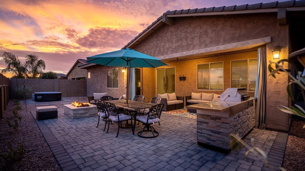 Queen Creek House | The Lux at Queen Creek/HotTub/FirePit/Pool/KingBed