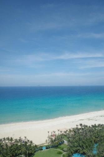 Cam Lam Resort | The Luxury 3-Bedroom Villa in Wyndham Cam Ranh Resort