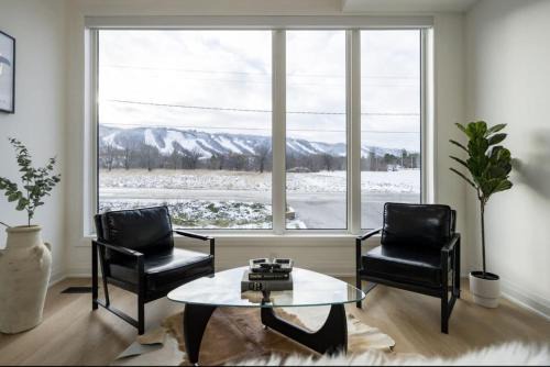The Blue Mountains Ski Chalet | The Luxury Black Rose Chalet at The Blue Mountains for 20