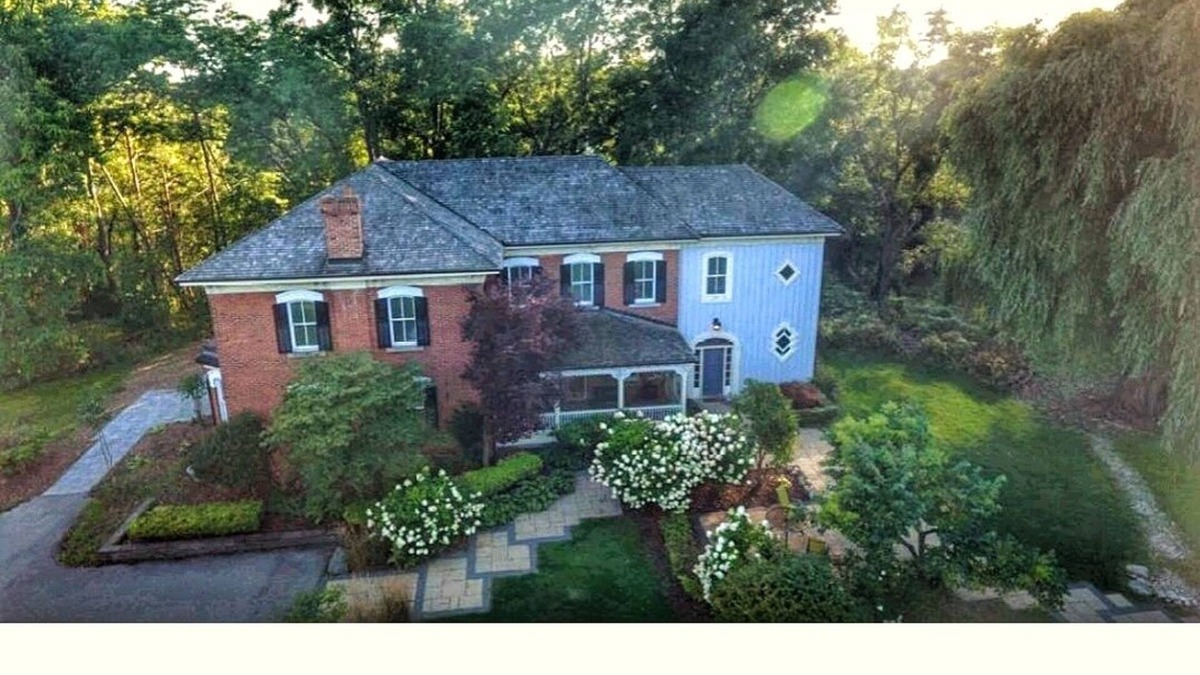Brampton House | the Luxury Liard House, Historic 4bed country home