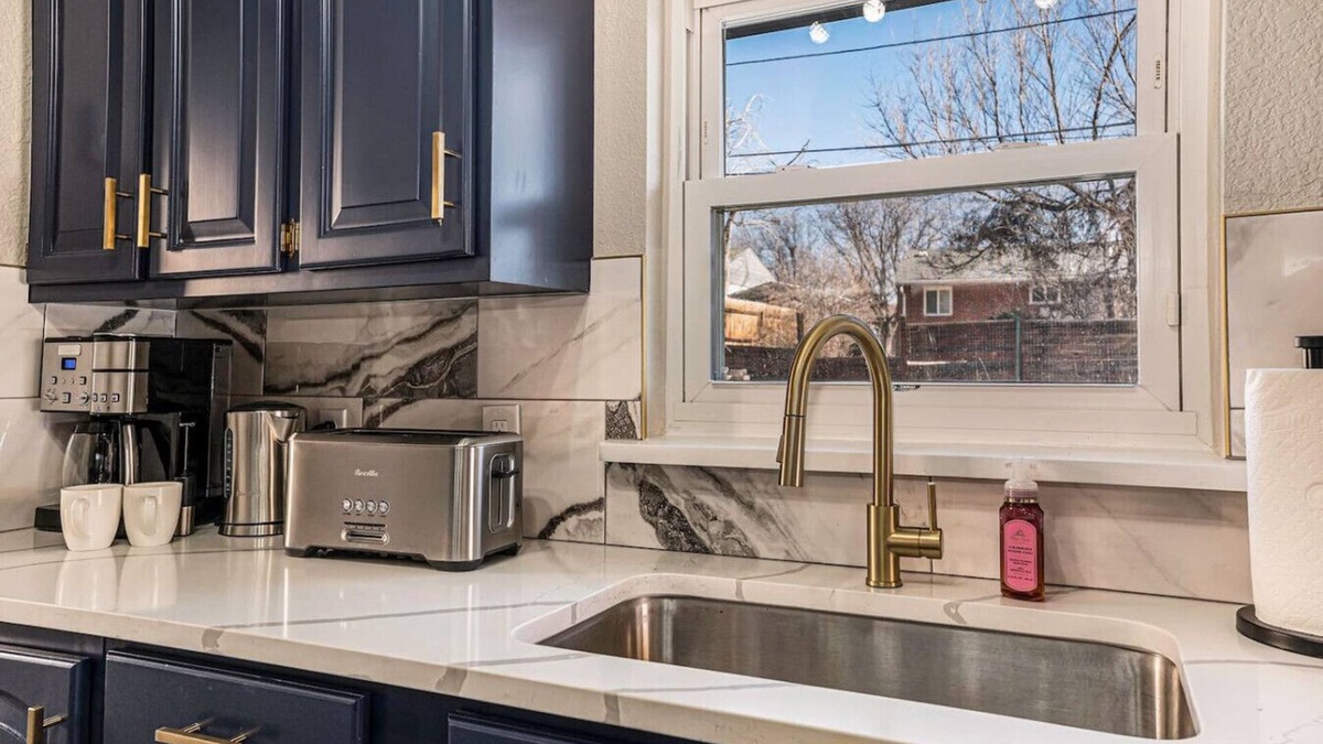 South Westminster House | The Lyric — Hot Tub | Firepit | Pet-friendly