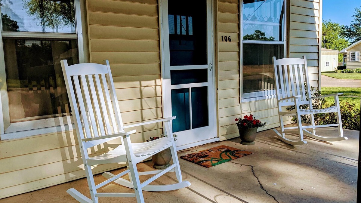 Inavale House | The M Guest House in Red Cloud - Cute & Charming