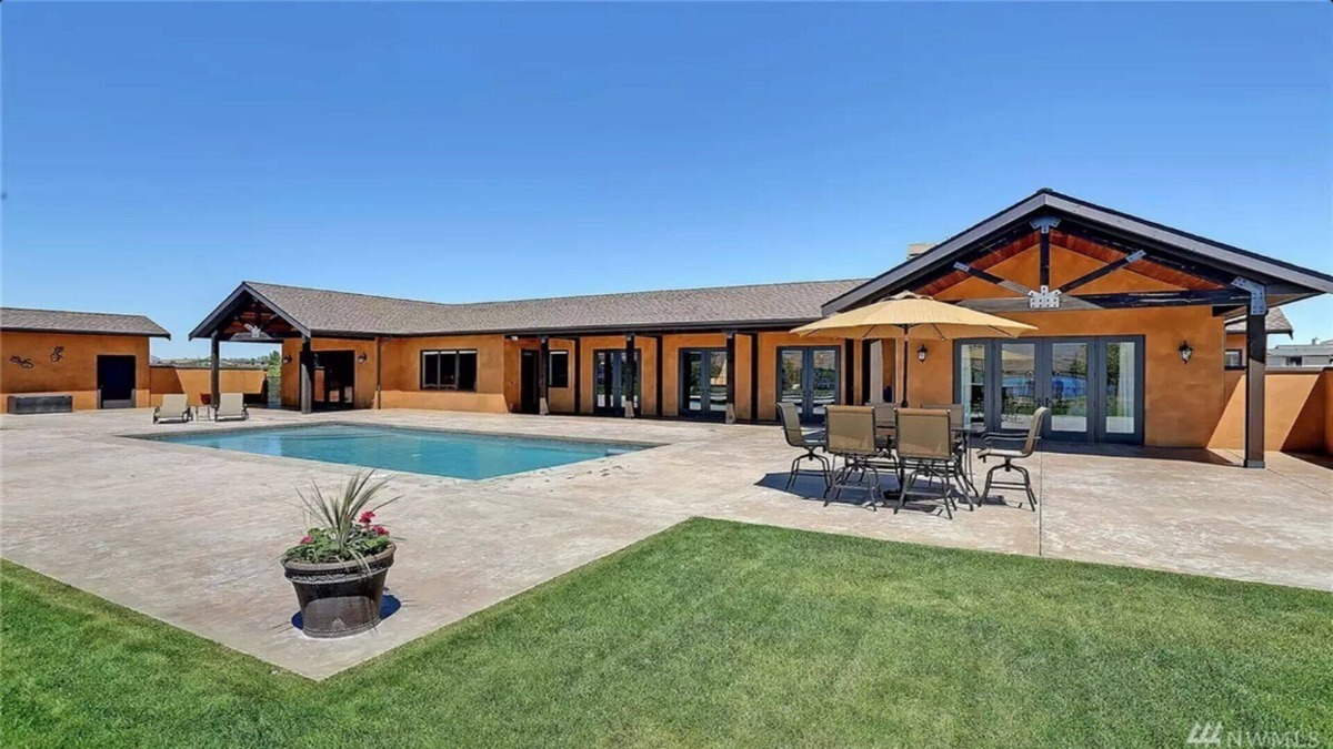 Desert Aire House | The M Lodge. Luxury vacation or corporate retreat in Desert Aire.
