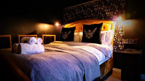 Oxford Hotel | The Mad Hatter's Guestrooms