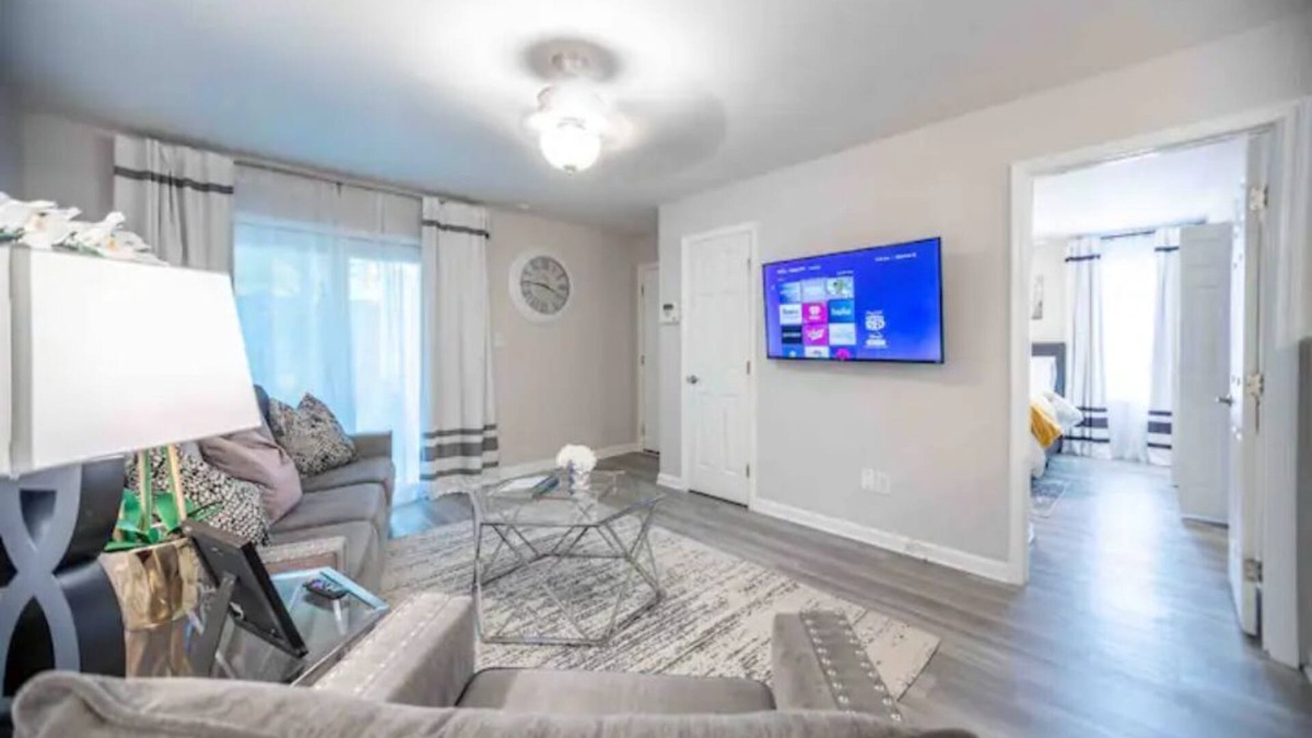 Gracewood House | "The Magnolia" 2 QN BD/2BA/2Workstations/Fast WiFi