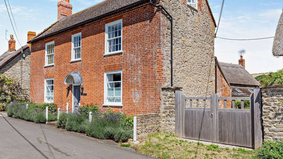 Bridport House | The Magnolias - Burton Bradstock
