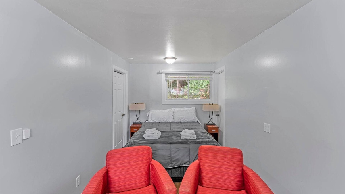 Oneonta Apartment | The Main Lineup 3 - All Star Baseball Rentals