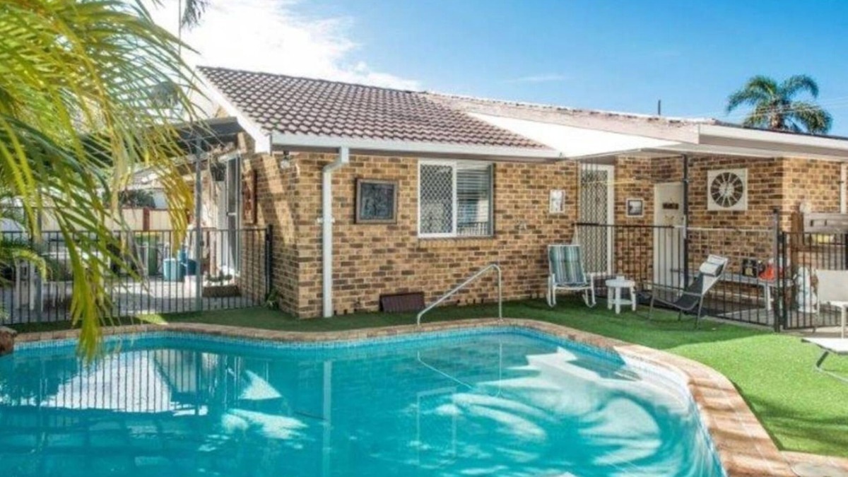 The Entrance House | The Manning Pool House
