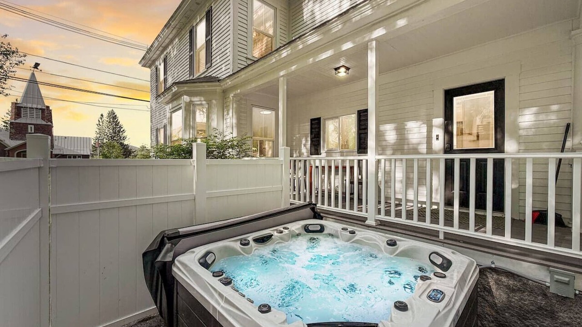 Conway House | The Manor on Main | Hot Tub, Pond Access, 5 Bedrms