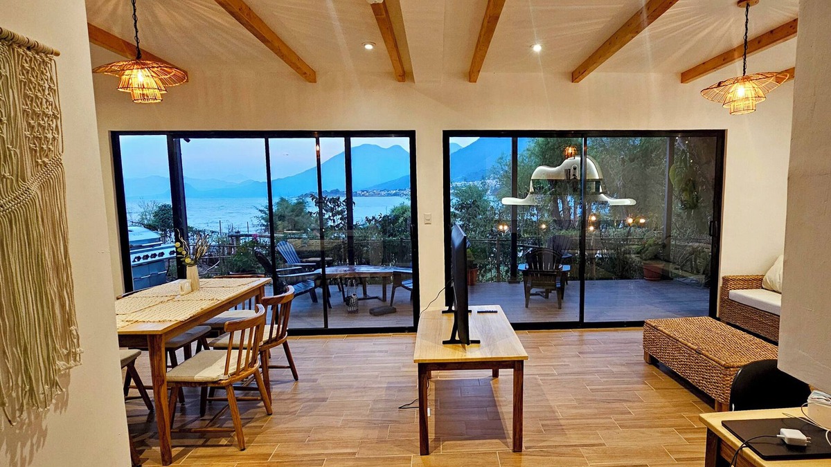 San Juan La Laguna House | The Mansion of the Roses! "Magic, elegance and family relaxation in Atitlán".