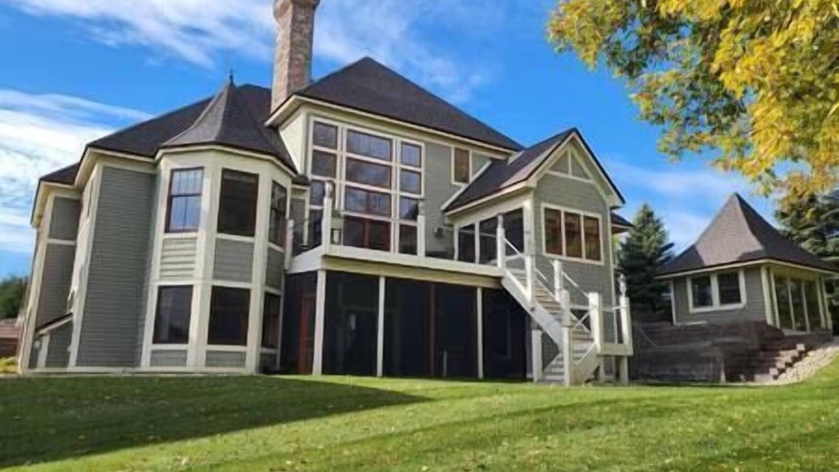 Alexandria House | The Maple Lake Villa
