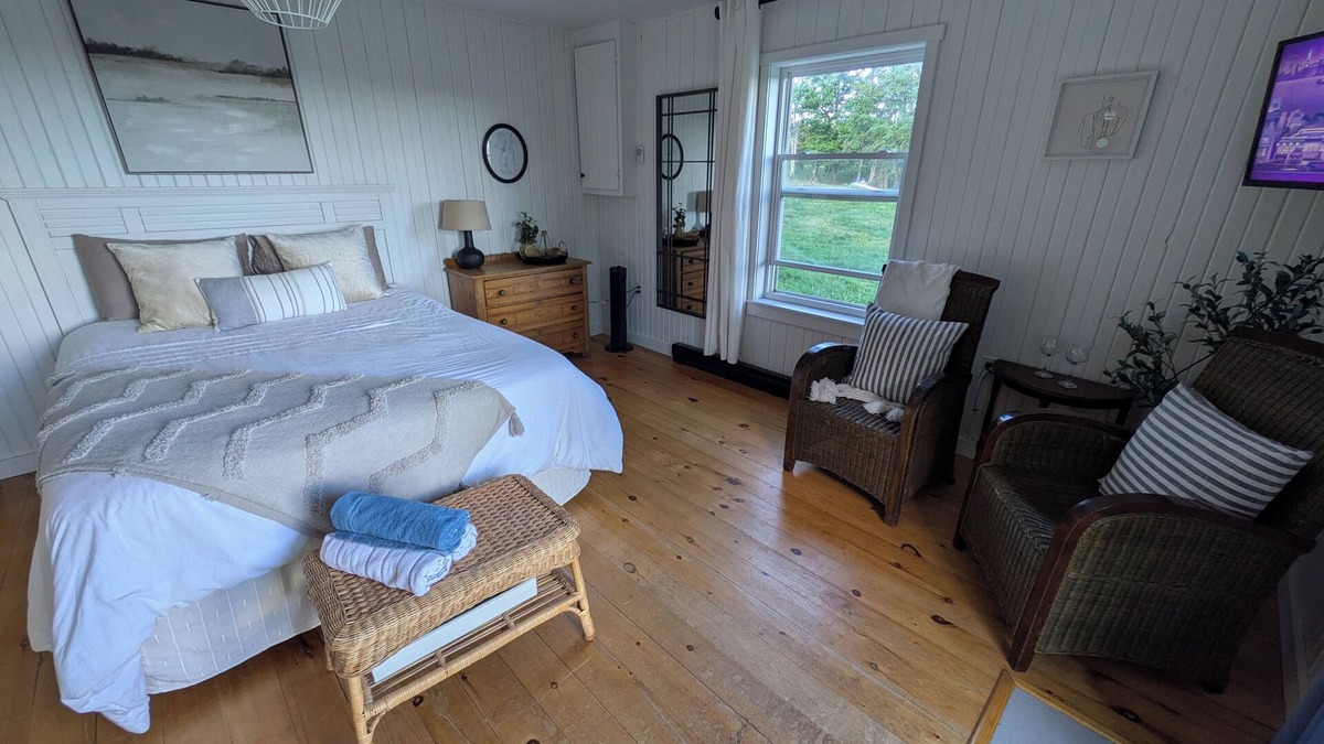Cymbria Cabin | The Marigold Guesthouse (w/Hottub)