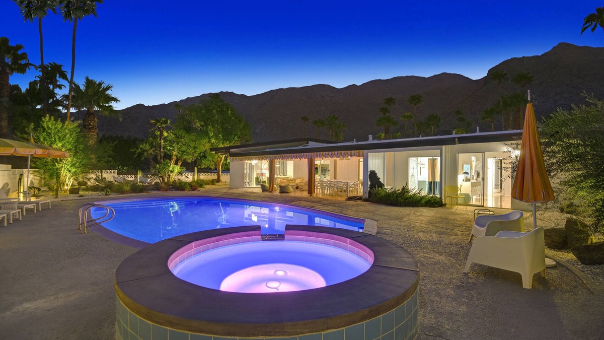 Vista Las Palmas House | The Marilyn Monroe Estate 4bed/4ba Pool and Spa. Newly Remodeled.