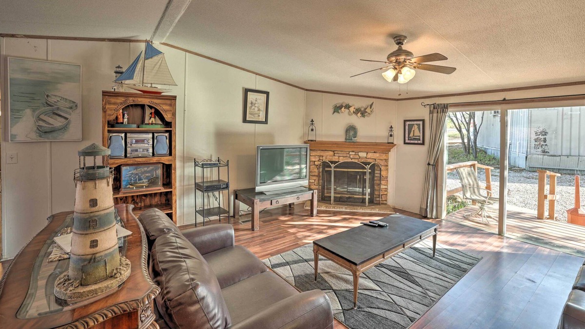 Chico House | 'The Mariner Inn' w/ Fire Pit & Lake Access!
