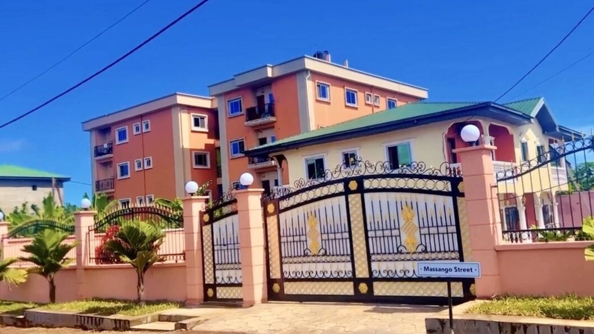 Limbe House | The Massango Guesthouse. Stunning 3-Bedrooms GuestHouse in Limbe Cameroon.