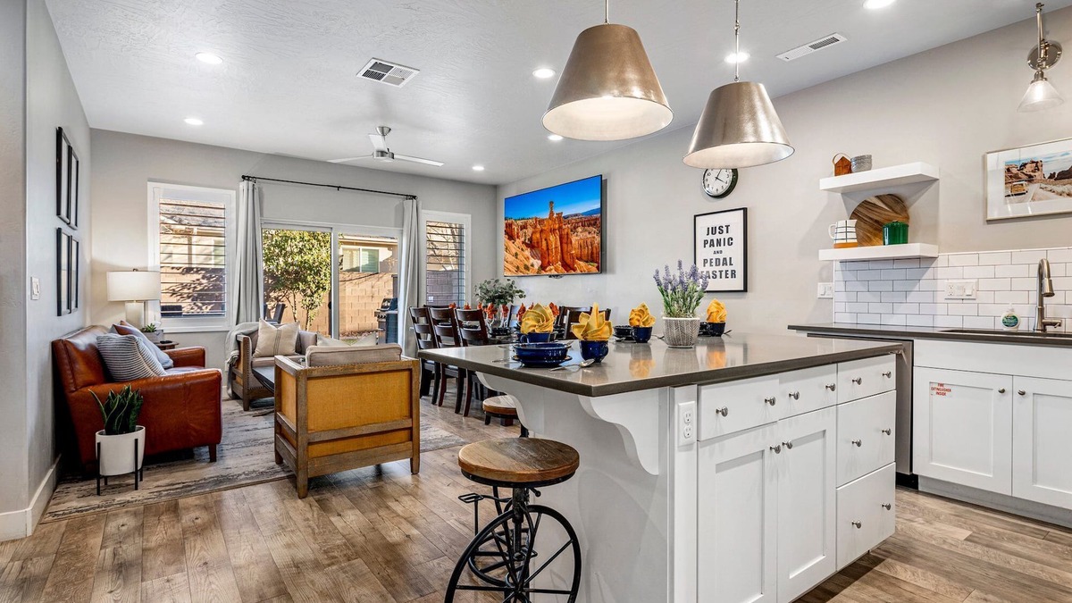 Washington Fields House | The Maverick|Resort Amenities, PlayStation, Grill, and more!