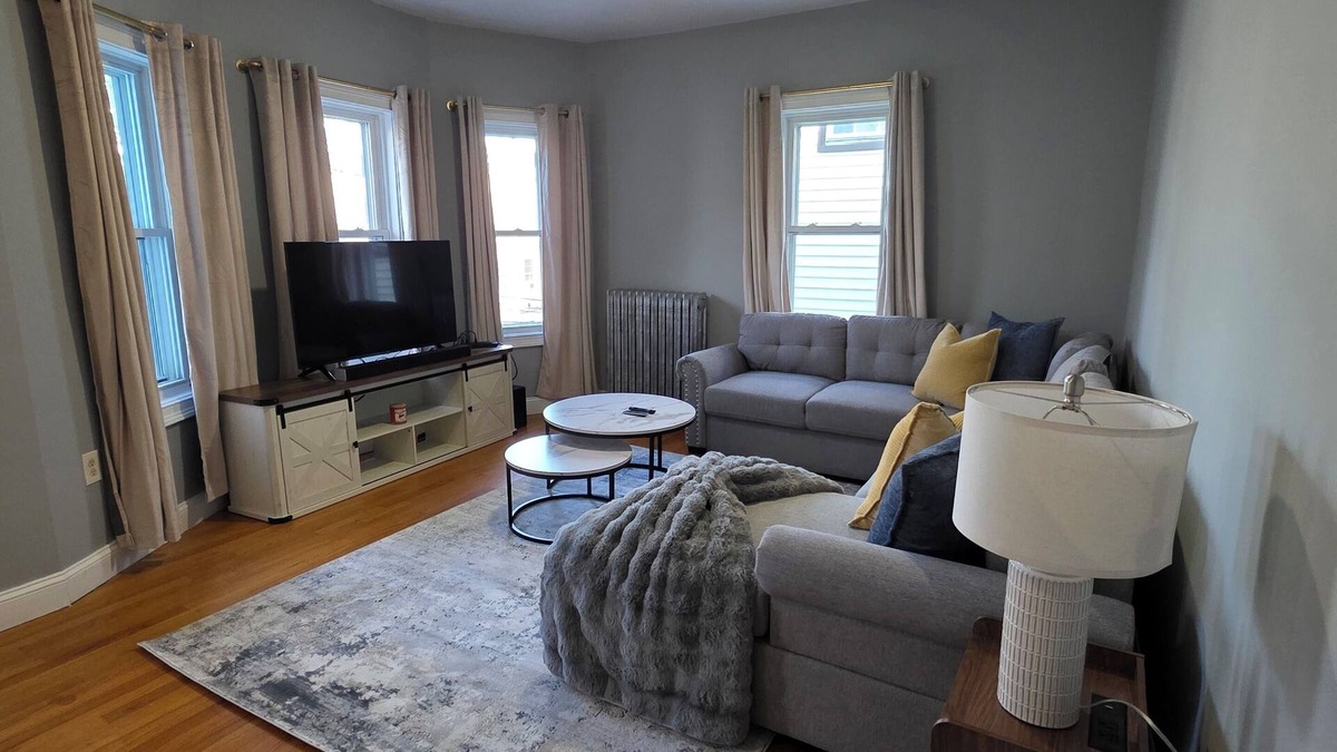 Chelsea Apartment | The Maverick Upstairs - Lux Apartment - Near Airport/Downtown - NEW!