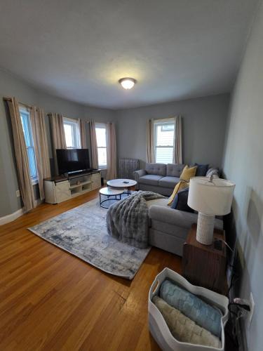 Chelsea Apartment | The Maverick Upstairs - NEW! - Lux Apartment - 2 Miles From Airport & Downtown Boston