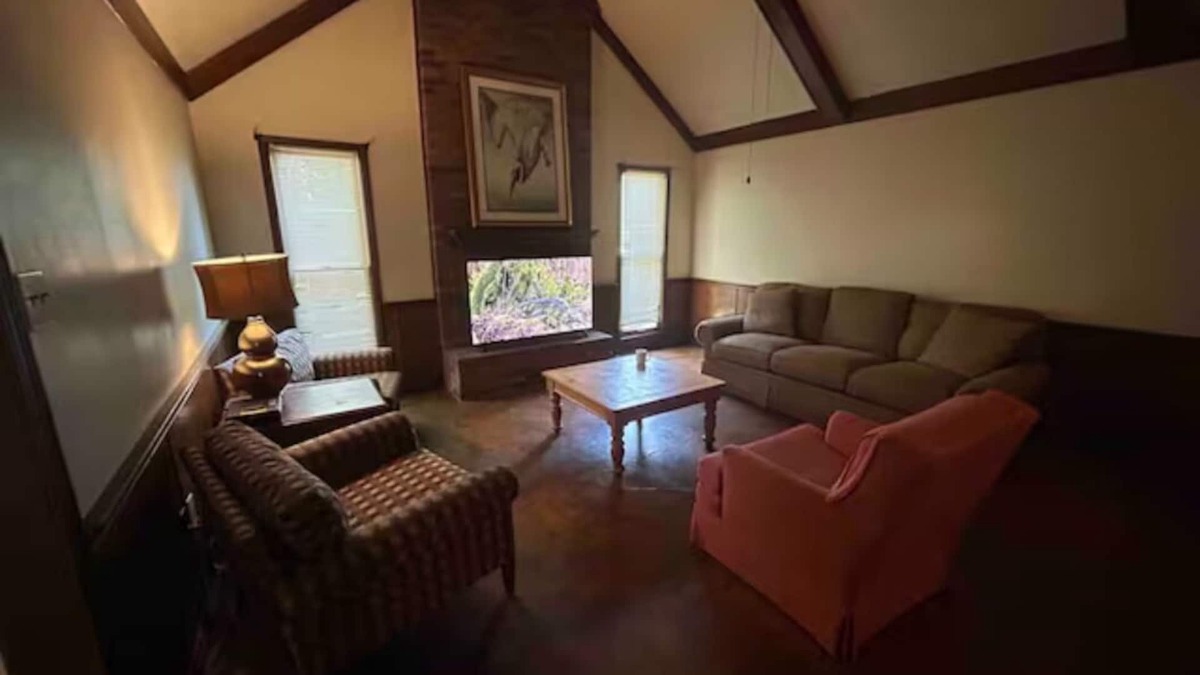 Tougaloo House | The McCormack House - comfortable & quiet!