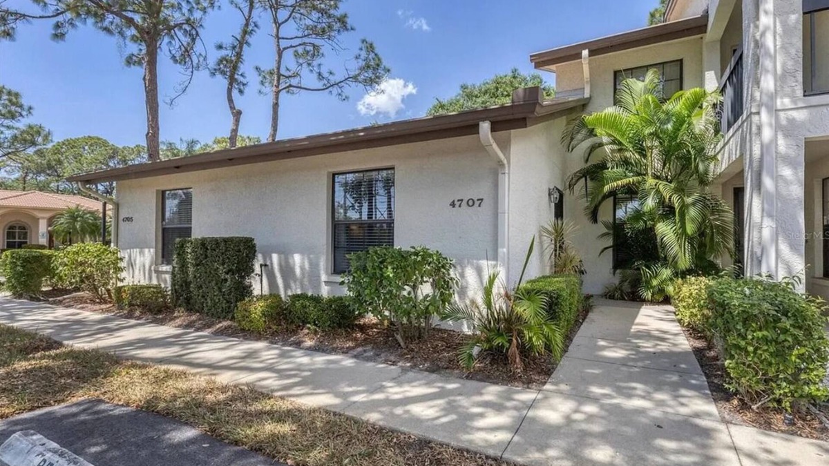 The Meadows Condo | The Meadows- Winslow Beacon, FURNISHED. n “The 19th Hole”