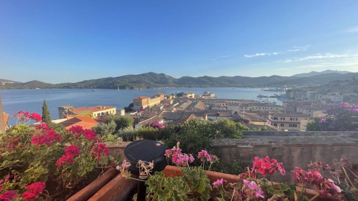 Portoferraio Old Town Apartment | The Medici Staircase