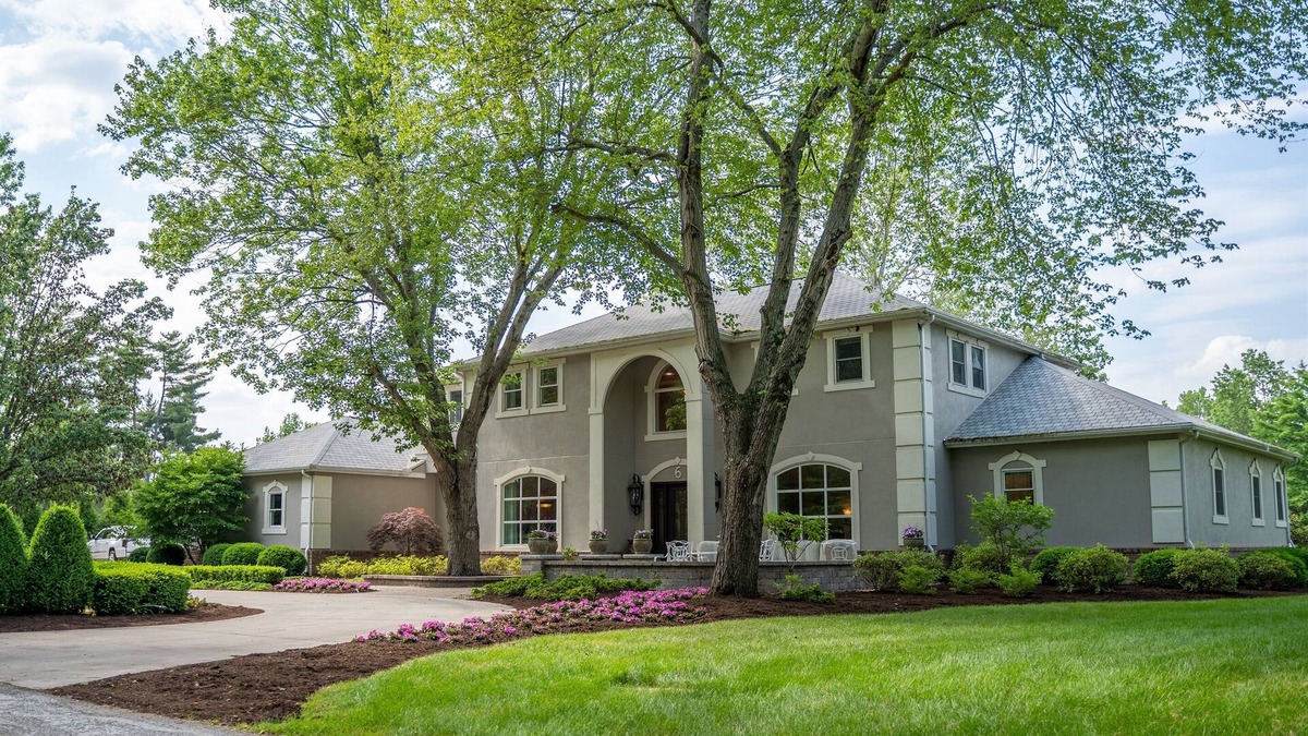 Carbondale House | The Mediterranean is Calling! Great House with Outdoor Fireplace!
