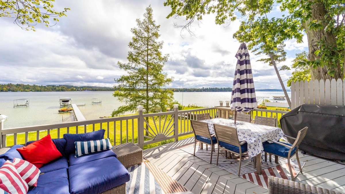 Elk Rapids House | The Memory Maker on Elk Lake, Fall Color Availability, Wineries, Golf, Kayaks
